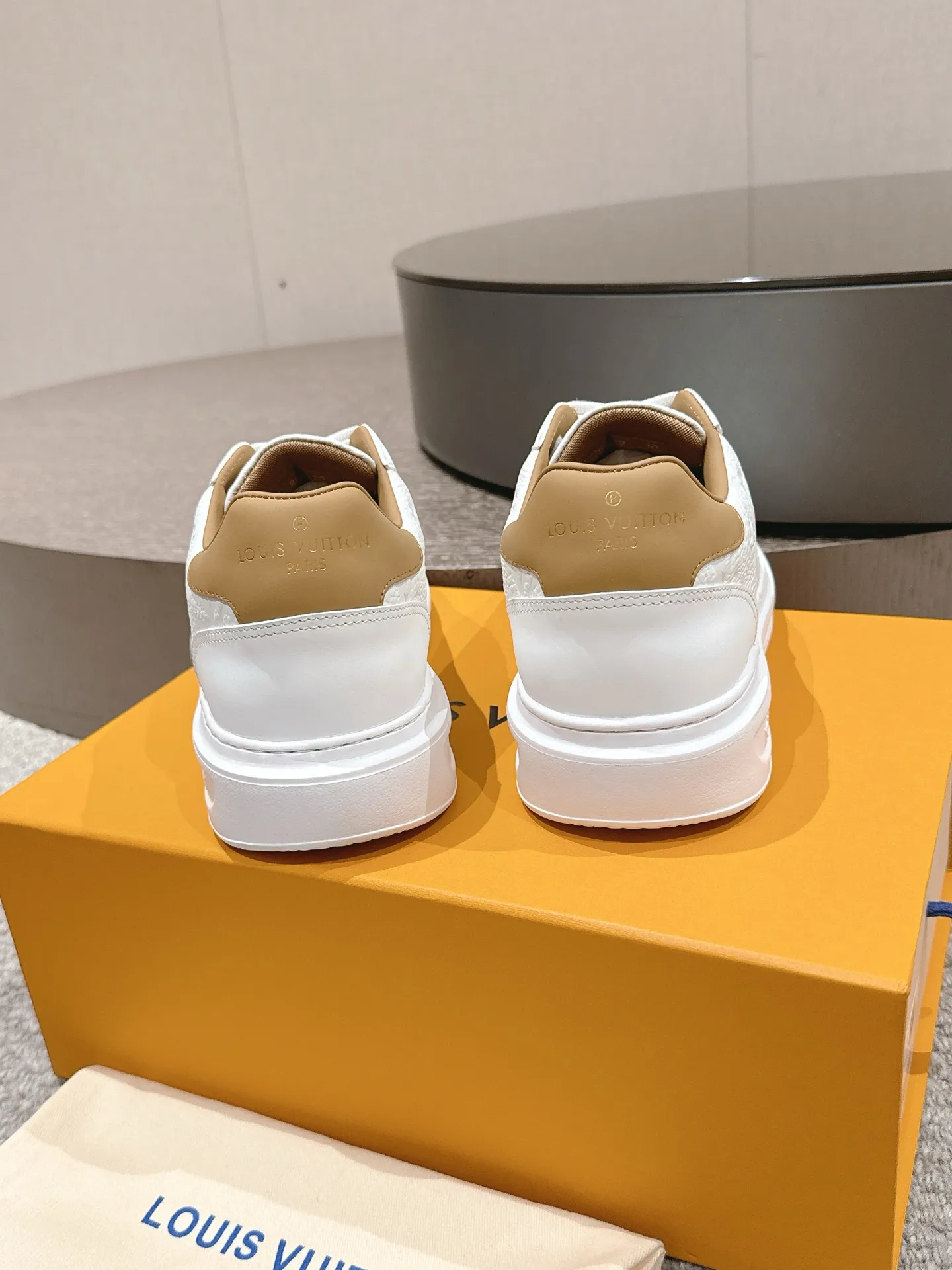 👟👟Ex-factory price 680👟👟 Women's shoes, women's clothing, women's shoes, women's clothing, women's shoes, women's clothing, LV25 new style, white shoes, best-selling models in the counter window, very three-dimensional and good-looking! Personalized printing, three-dimensional printed cowhide fabric...cowhide feet...original 4cm thick sole...Logo hot stamping, matching packaging, code number: 37-44 (45 customized, non-refundable)